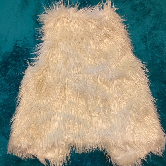 Faux Fur Vest - Picture 2 of 4